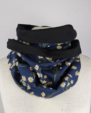 Lade das Bild in den Galerie-Viewer, Loop in blau mit Blumenprint aus Baumwolle / Jersey
