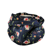 Lade das Bild in den Galerie-Viewer, Musselin Loop Schal in dunkelblau mit Blumen
